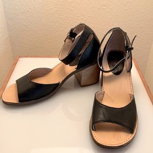 Latigo dress sandals sz 7